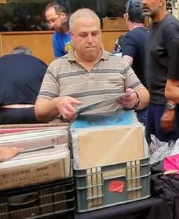 Me trying my luck on the Romano Record Fair, 2022.